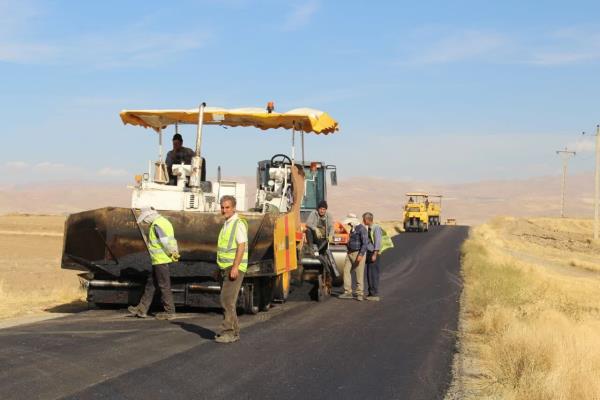 محور روستایی کرفتو درحال آسفالت است تصویر خبر